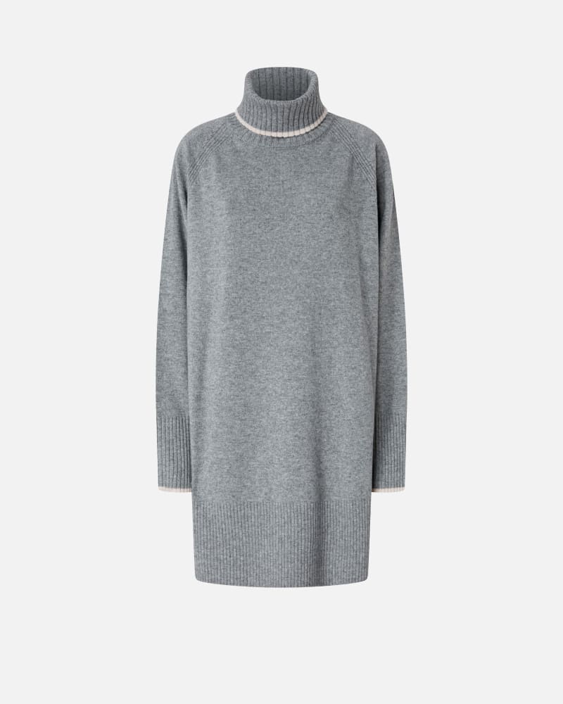 Abito corto in maglia a collo alto