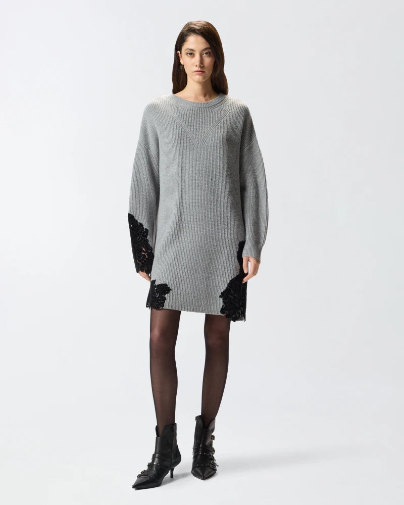 Abito corto in maglia con pizzo