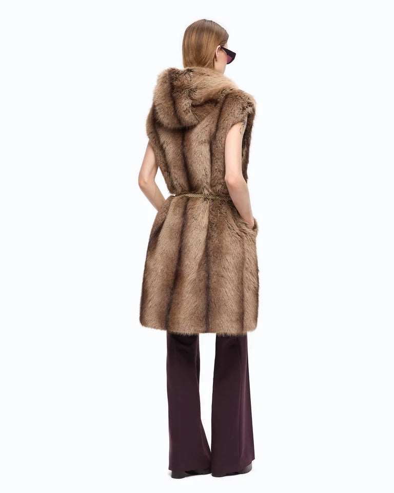 Gilet lungo effetto pelliccia con cintura
