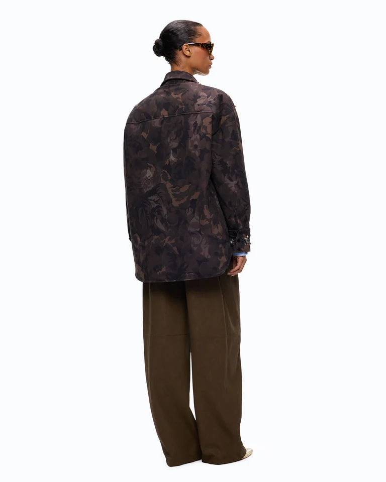Overshirt in tela tecnica con stampa camouflage floreale