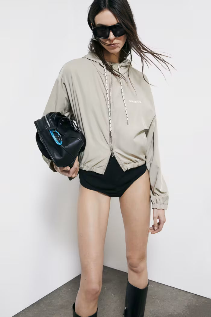 Bomber sportivo con cappuccio