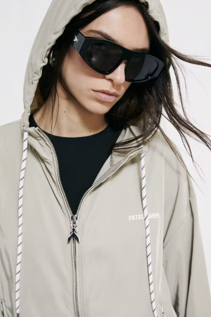 Bomber sportivo con cappuccio